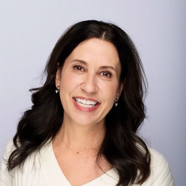 Robyn Shutak Headshot Robyn Shutak